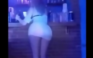 Trans bailando peda en una club nocturno porque está subida de copas 5536650122