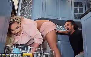 (Phoenix Marie) Gets Trapped Close to Hammer away Dishwasher (Johnny) Frees Her Be fitting of A Saturate - Brazzers
