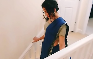 Desi young bhabhi disrobes from saree not far from please you christmas present pov indian