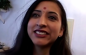 Indian wife wants to get her first double penetration, so scrimp invites the neighbor to help