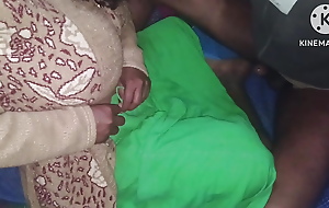 Desi bhabhi ko leta kar chudai ki