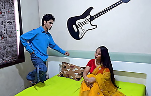 Indian hot bhabhi fucked by her old boyfriend at her home.
